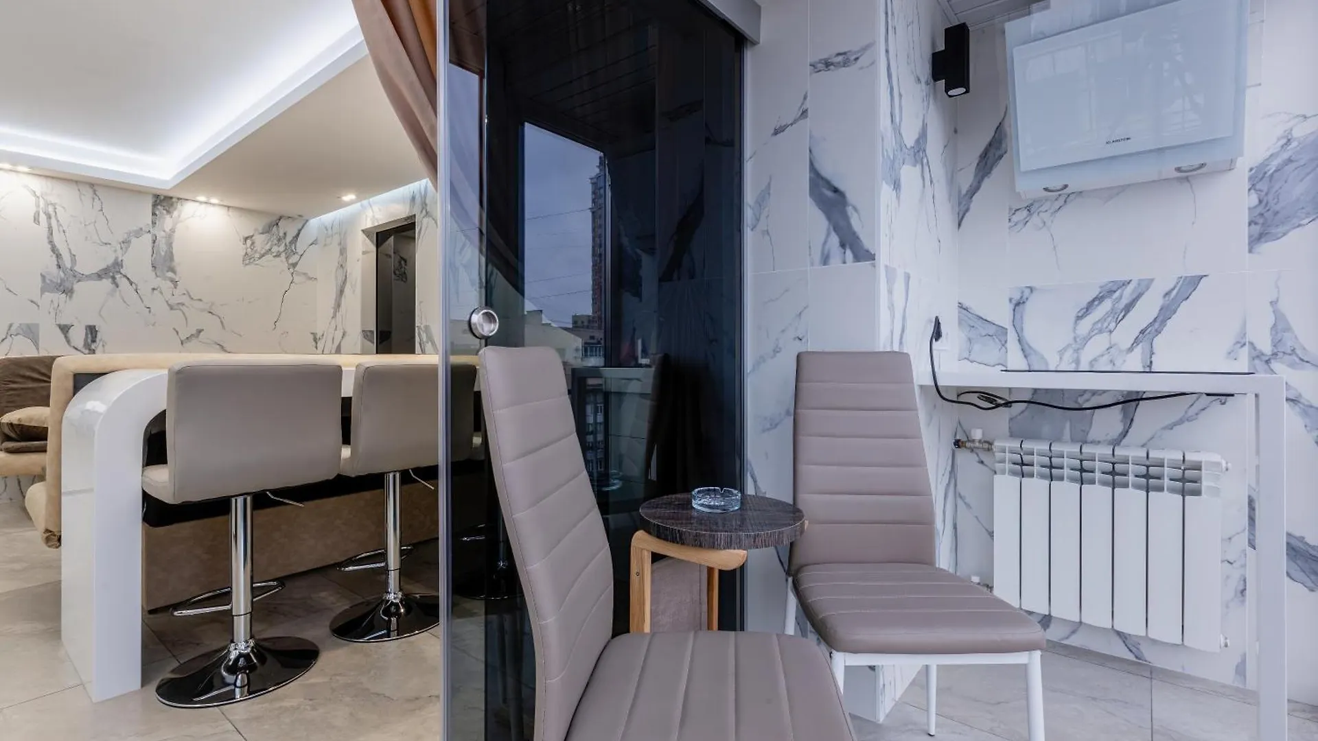 Hammam , Big Jacuzzi ,Sauna , 2 Bedroom , Khrechatik Kyiv Apartment