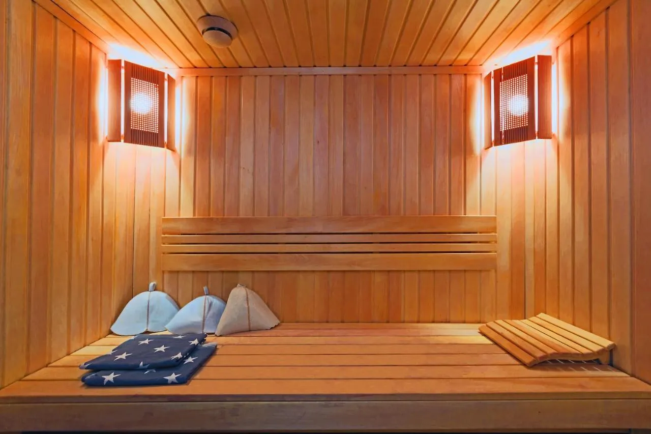 Hammam , Big Jacuzzi ,Sauna , 2 Bedroom , Khrechatik Kyiv Apartment